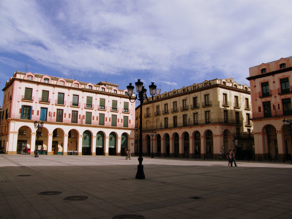 ¿Qué ver en Huesca provincia? Plaza López Allué